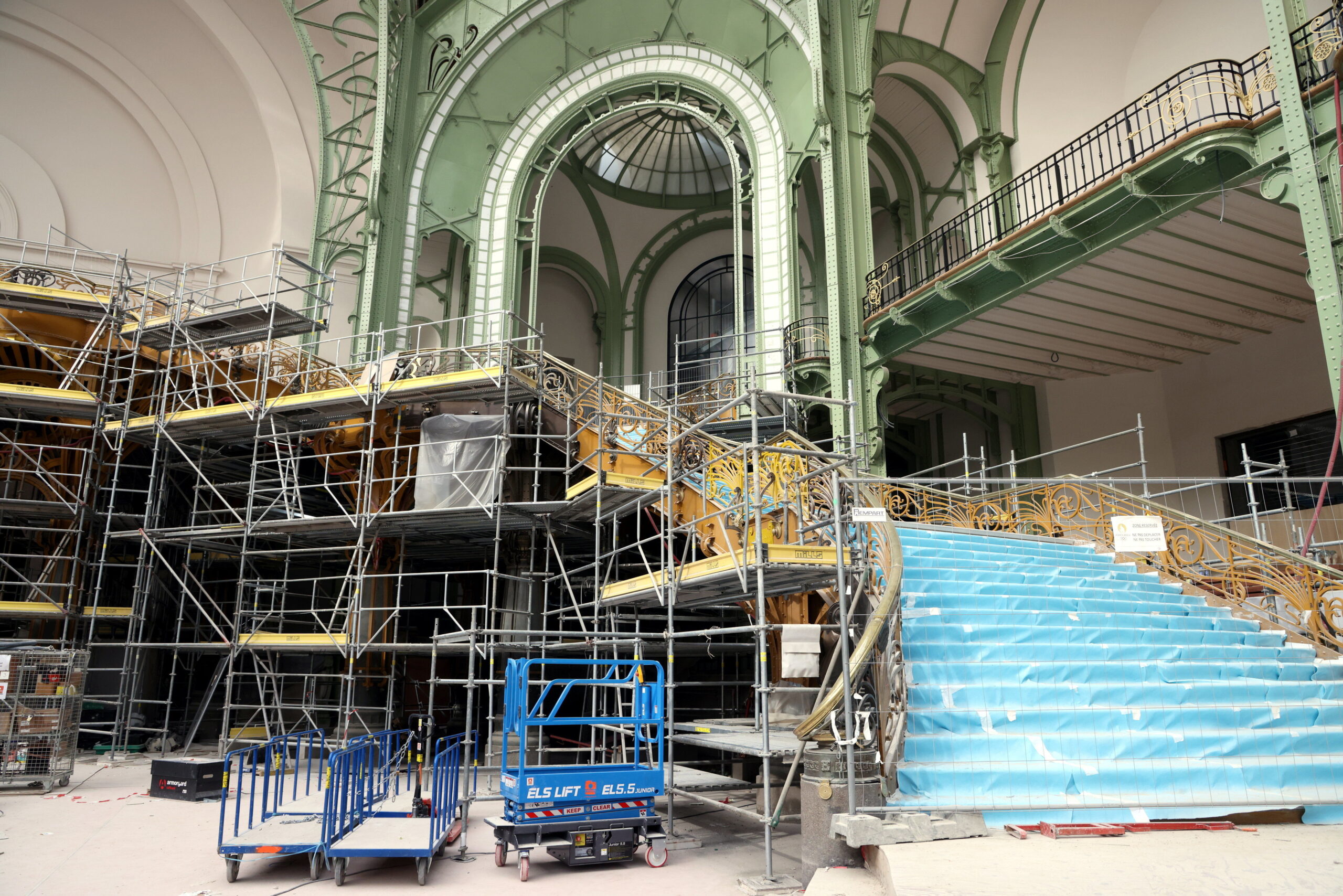 découvrez nos services de rénovation de bâtiments à paris en 2025 : modernisez vos espaces avec des experts qualifiés, des solutions sur mesure et un accompagnement complet pour tous vos projets immobiliers.