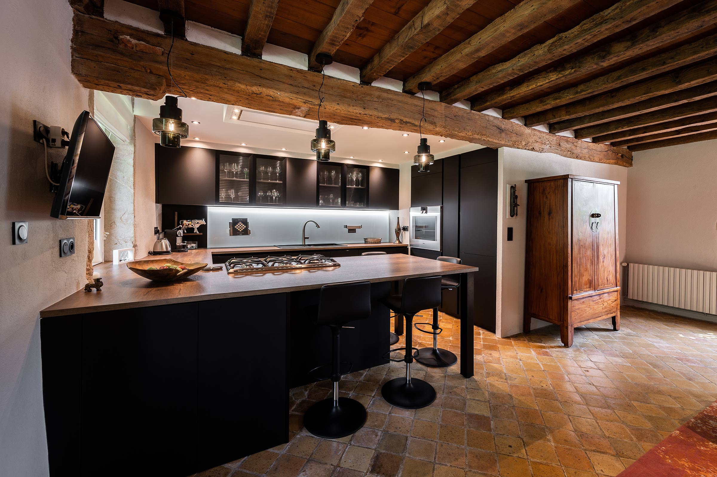 d&eacute;couvrez nos conseils et astuces pour la r&eacute;novation de cuisine dans le 17&egrave;me arrondissement : design, mat&eacute;riaux, budget et professionnels pour transformer votre espace culinaire.