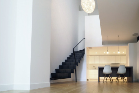 confiez la rénovation de votre duplex à paris 17 à des experts qualifiés. profitez d’un accompagnement personnalisé pour transformer et moderniser votre bien selon vos envies.