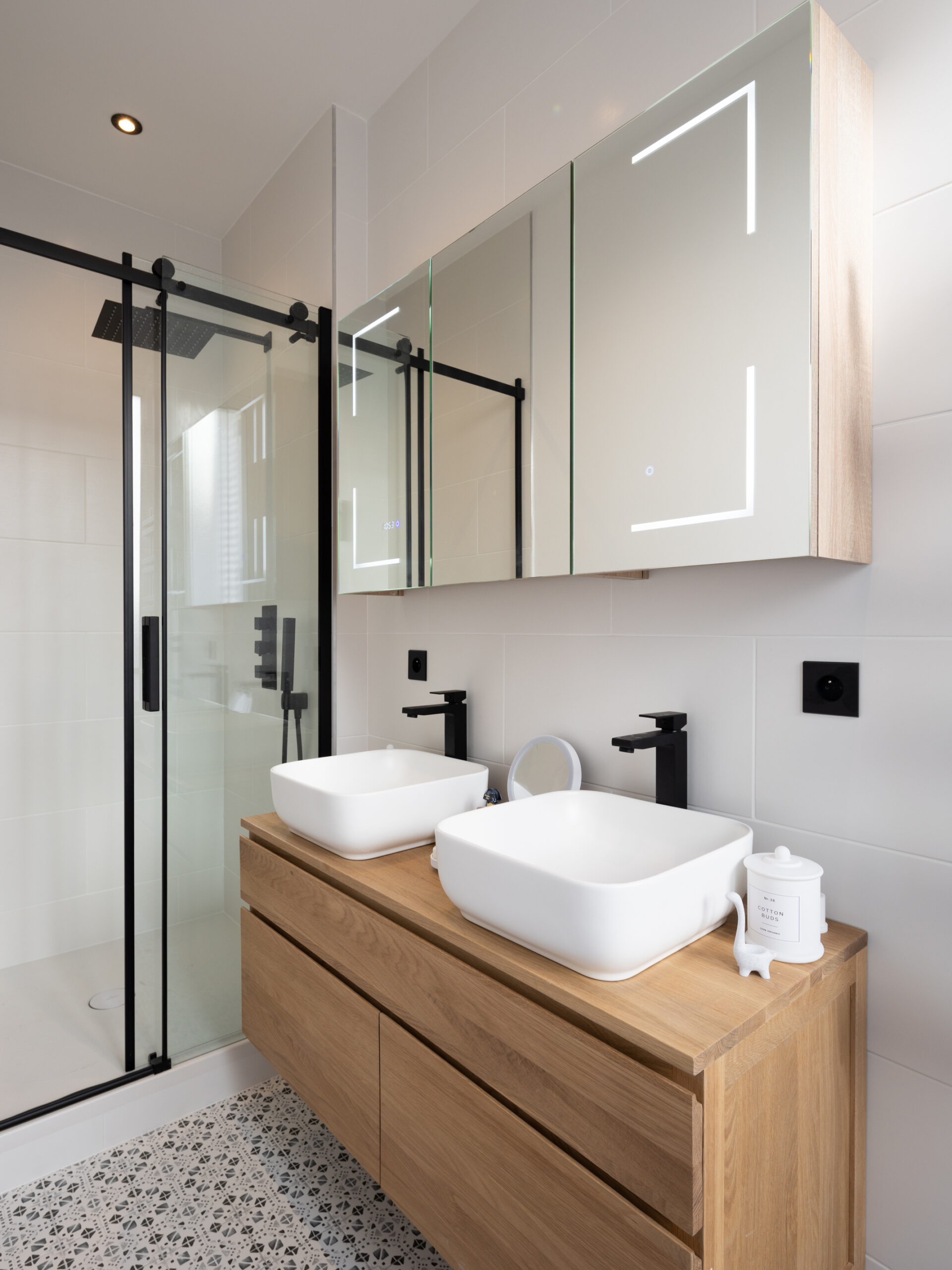 d&eacute;couvrez nos services de r&eacute;novation d&eacute;di&eacute;s aux familles &agrave; paris 17 : accompagnement personnalis&eacute;, conseils adapt&eacute;s et qualit&eacute; pour transformer votre appartement ou maison en un lieu de vie confortable et moderne.