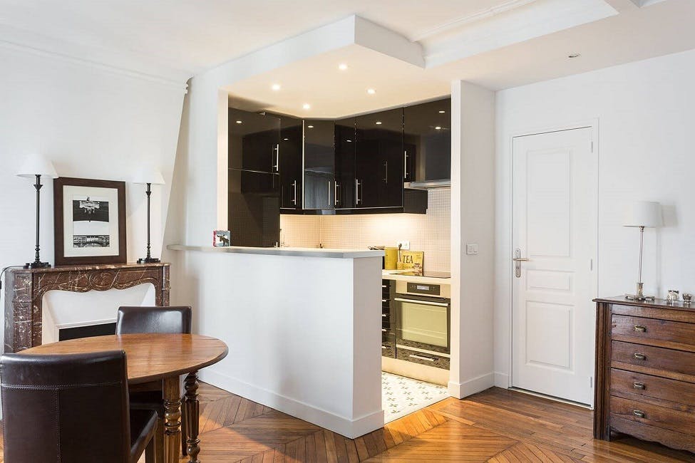 découvrez nos services de rénovation haussmannienne dans le 17ème arrondissement de paris : savoir-faire traditionnel, modernisation des espaces, respect du charme d'origine et finitions haut de gamme pour sublimer votre appartement.