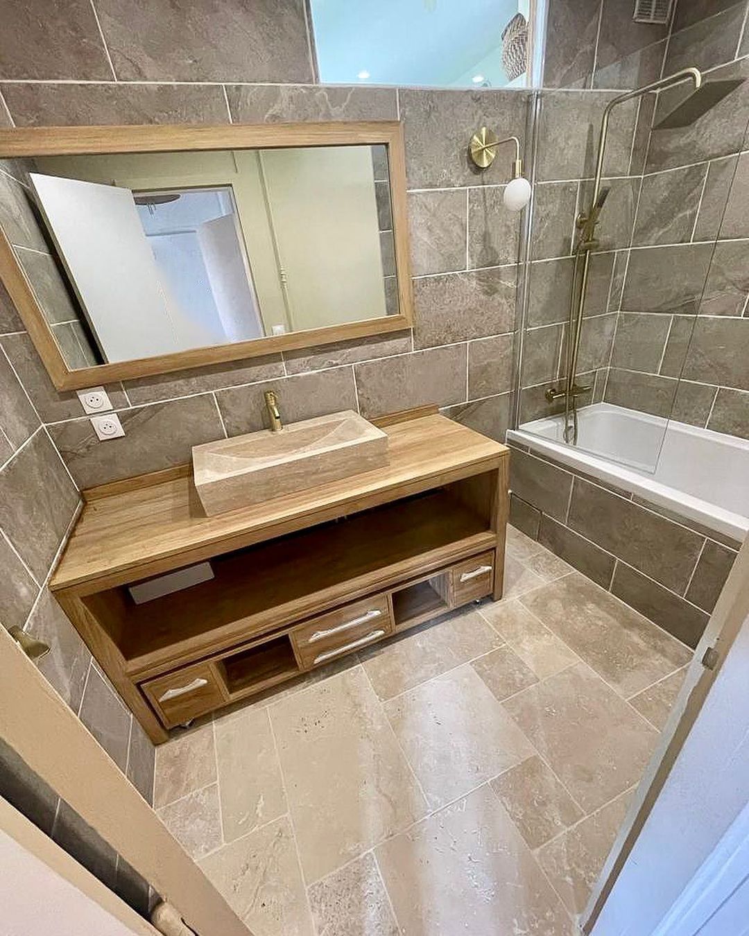 sp&eacute;cialistes de la r&eacute;novation pmr &agrave; paris 17, nous adaptons votre salle de bain pour plus de confort et d&rsquo;accessibilit&eacute;. devis gratuit et solutions sur mesure pour personnes &agrave; mobilit&eacute; r&eacute;duite.