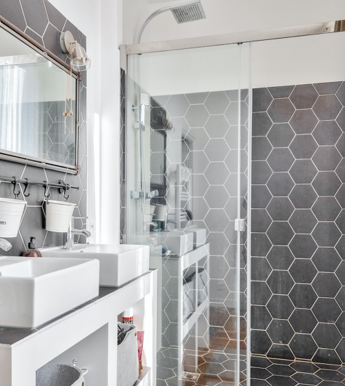 offrez une nouvelle vie &agrave; votre salle de bain de studio &agrave; paris 17. r&eacute;novation sur mesure, solutions modernes, optimisation de l&rsquo;espace et finitions de qualit&eacute; pour un int&eacute;rieur confortable et &eacute;l&eacute;gant.