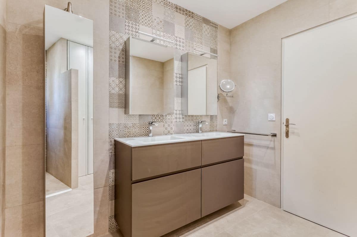 donnez une seconde vie à votre salle de bains dans le 17e arrondissement grâce à nos services de rénovation sur mesure : modernisation, optimisation de l’espace et prestations de qualité adaptées à tous les budgets.