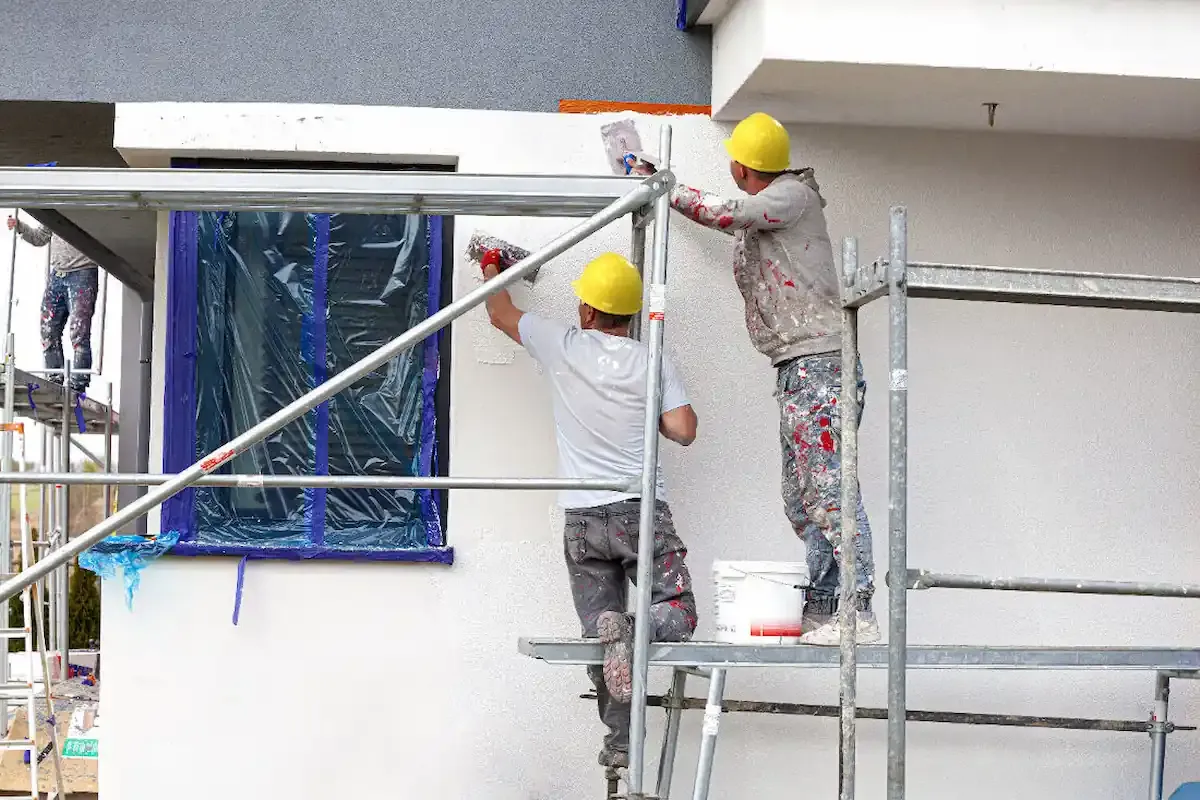 d&eacute;couvrez tout ce qu&rsquo;il faut savoir sur le co&ucirc;t d&rsquo;un ravalement de fa&ccedil;ade : prix moyens au m&sup2;, facteurs influen&ccedil;ant le tarif, conseils pour bien estimer votre budget et aides financi&egrave;res disponibles.