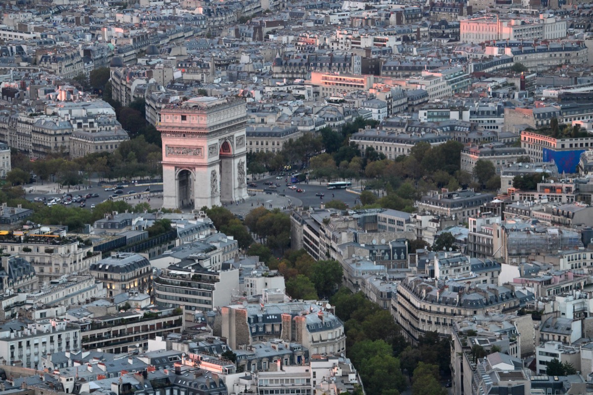 d&eacute;couvrez comment limiter et g&eacute;rer les nuisances li&eacute;es aux chantiers dans le 17e arrondissement de paris : bruit, circulation, poussi&egrave;re et conseils pratiques pour les riverains.