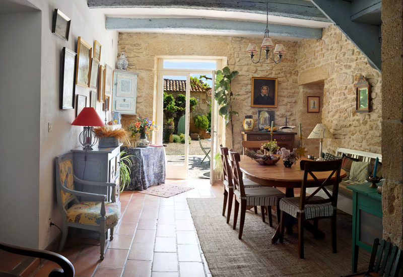 d&eacute;couvrez le prix moyen pour un ravalement de fa&ccedil;ade de 100m2, les facteurs qui influencent le co&ucirc;t, les &eacute;tapes cl&eacute;s et conseils pour bien budg&eacute;ter vos travaux.