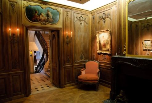 donnez une seconde vie &agrave; vos boiseries avec notre service de r&eacute;novation &agrave; paris 17. expertise, savoir-faire et finitions haut de gamme pour portes, fen&ecirc;tres et moulures.