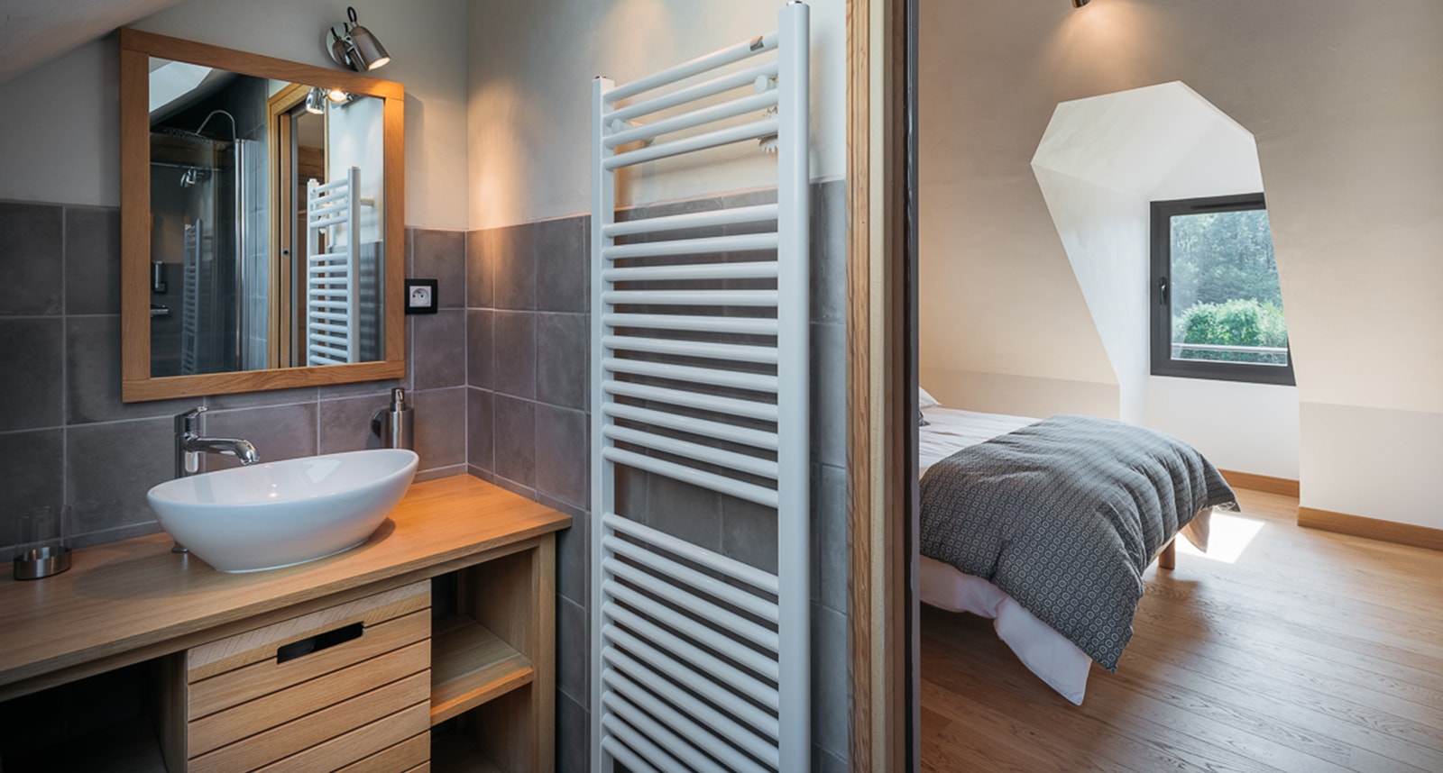 transformez vos combles &agrave; paris 17 en une salle de bain &eacute;l&eacute;gante et fonctionnelle. b&eacute;n&eacute;ficiez de conseils d&rsquo;experts et d&rsquo;astuces d&rsquo;am&eacute;nagement pour optimiser chaque espace sous le toit.